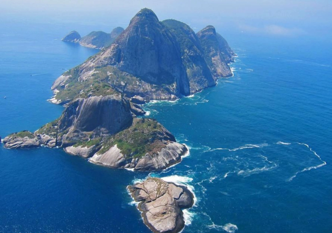 Vista aérea da Ilha de Alcatrazes.